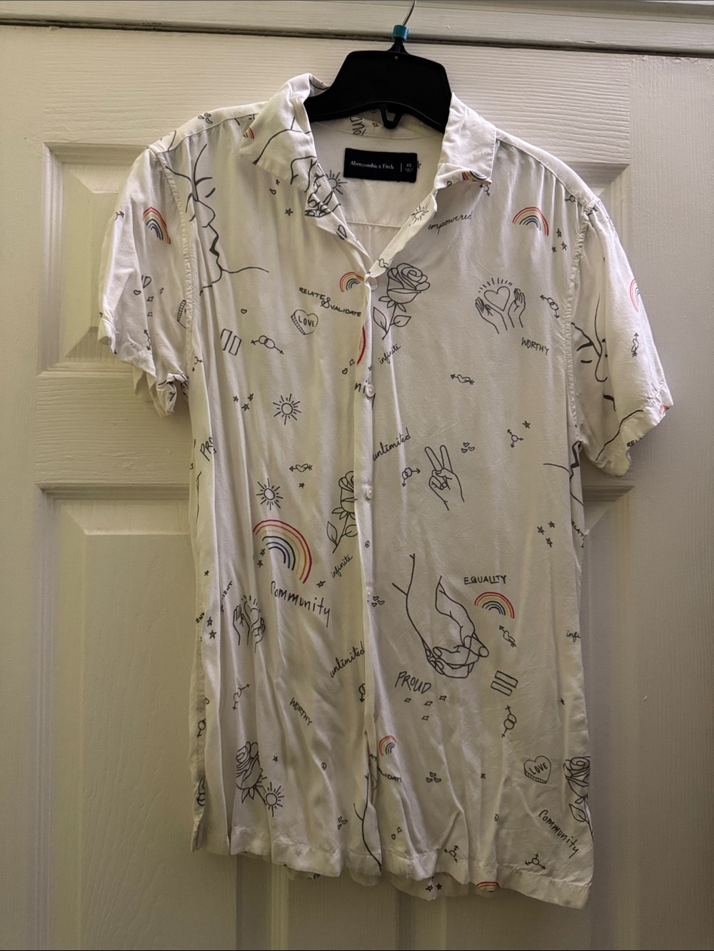 MEN’s Abercrombie & Fitch PRIDE Short-Sleeve Button-Up Shirt size XS (34-36)